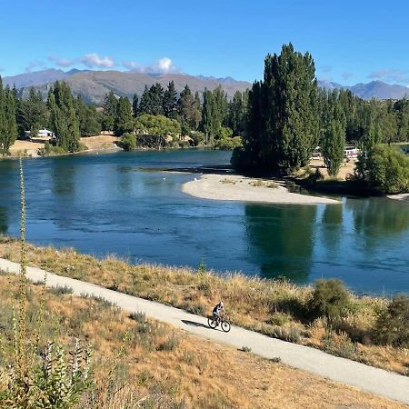 Wanaka Riverside Townhouse Retreat Albert Town エクステリア 写真