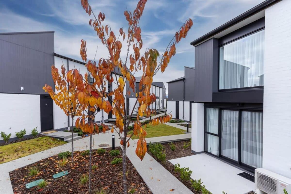 Wanaka Riverside Townhouse Retreat Albert Town エクステリア 写真
