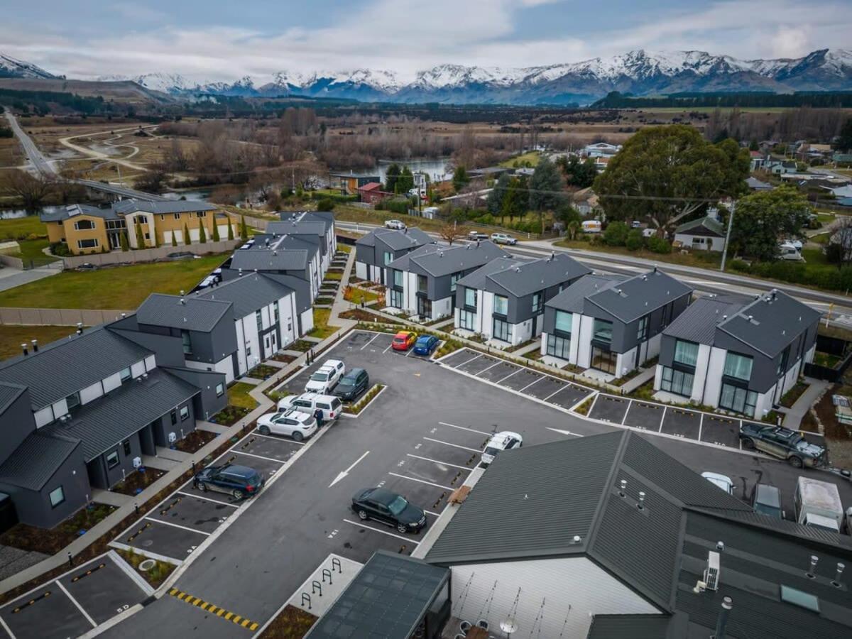 Wanaka Riverside Townhouse Retreat Albert Town エクステリア 写真