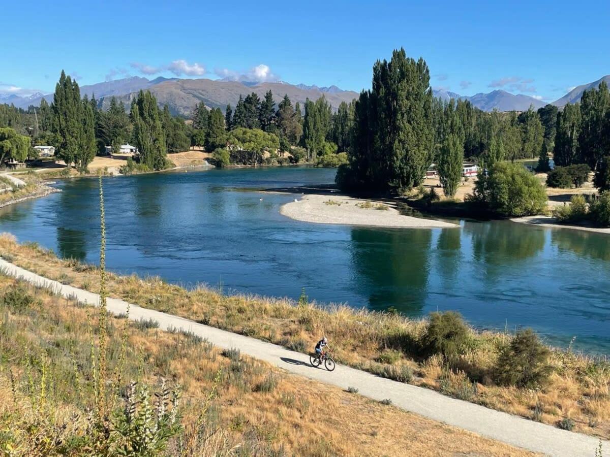 Wanaka Riverside Townhouse Retreat Albert Town エクステリア 写真